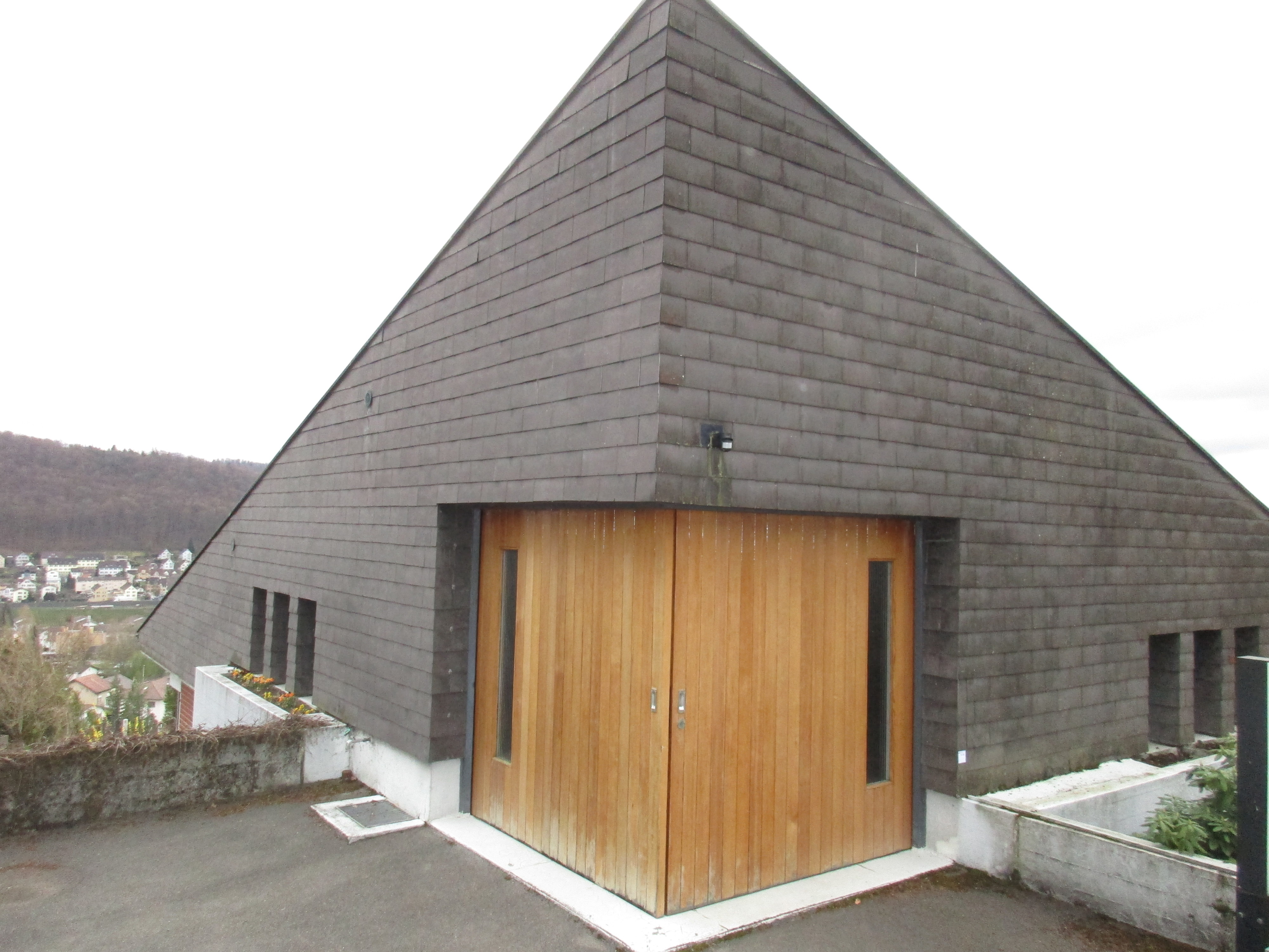 Asbest auf dem Dach: Risiken erkennen und einen Fachmann hinzuziehen